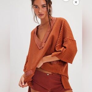 FREE PEOPLE HAPPY MIX
PULL OVER OVERSIZED RUST SIZE XS NWT